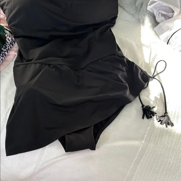 Chic Black One-Piece Swimsuit - Picture 3 of 3